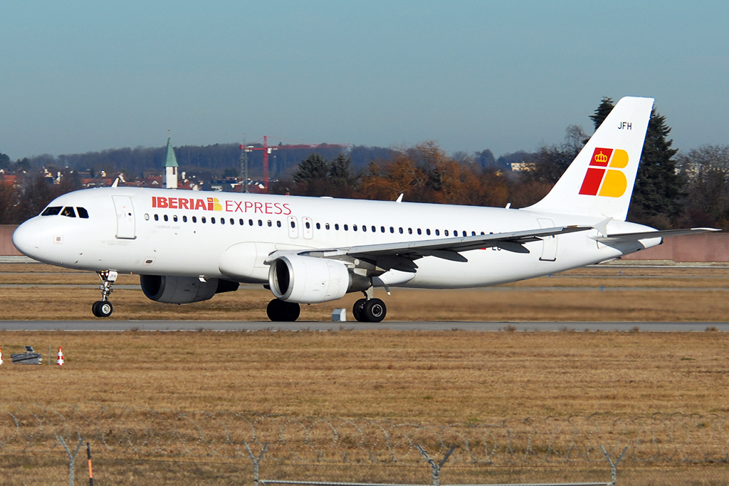 EC-JFH Airbus A320-214 26.12.2015