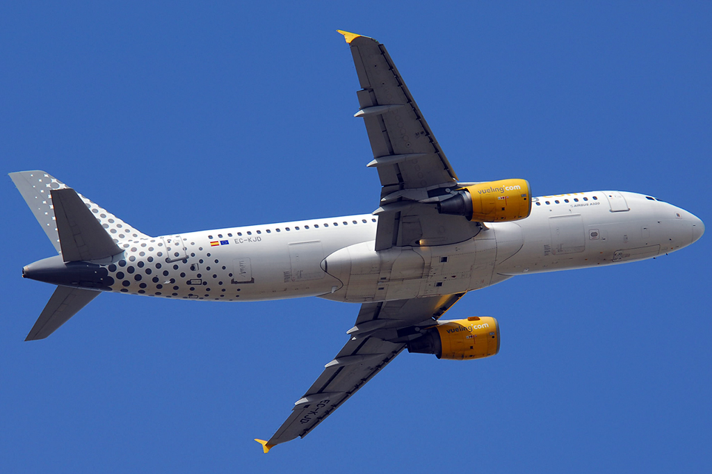 EC-KJD Airbus A320-216 12.04.2014