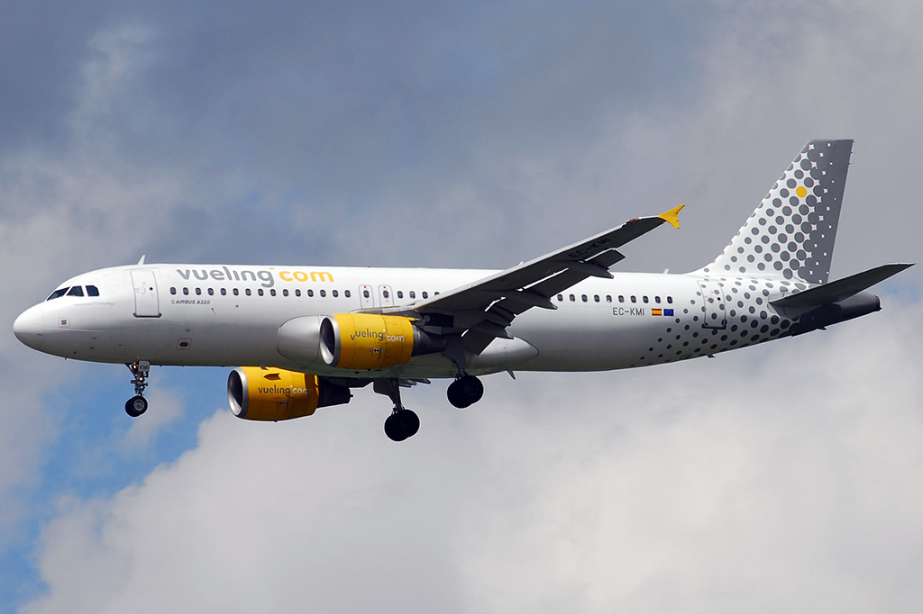 EC-KMI Airbus A320-216 23.05.2014