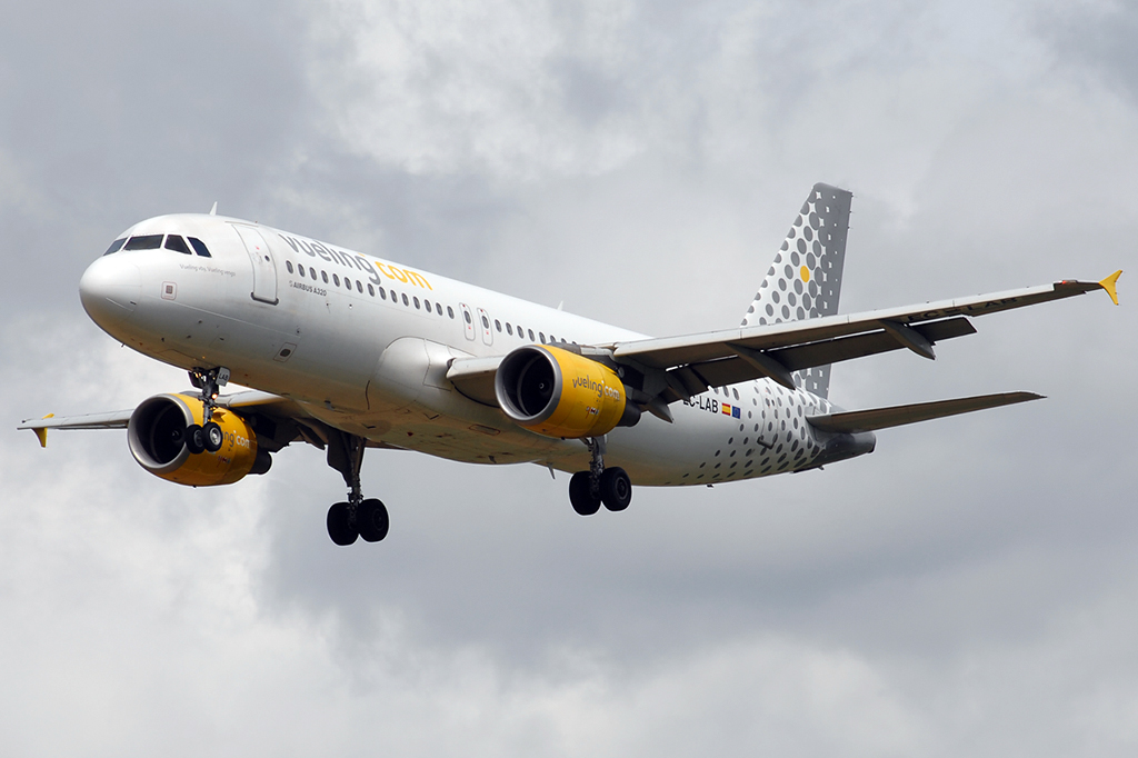 EC-LAB Airbus A320-214 09.05.2015