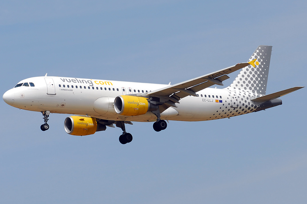 EC-LLJ Airbus A320-214 27.07.2014