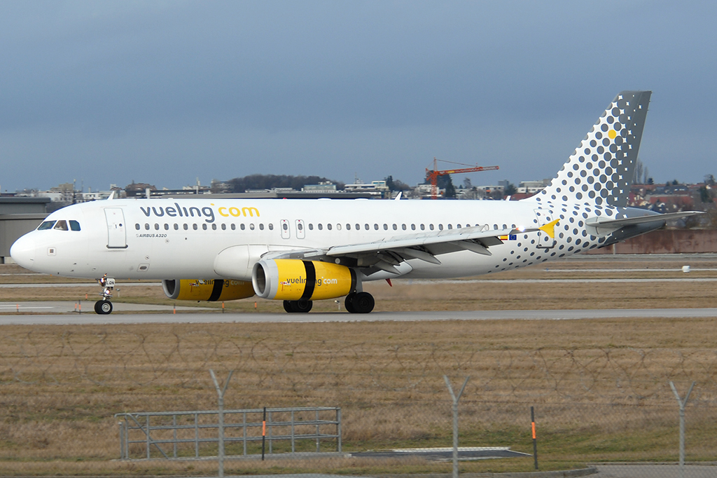 EC-LQN Airbus A320-232 04.01.2016