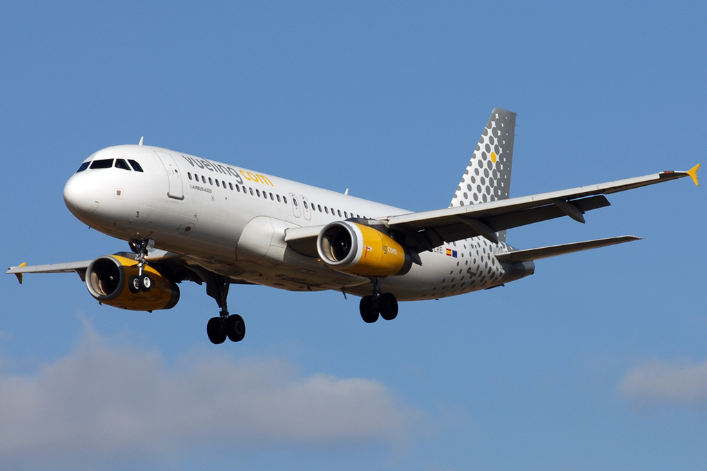 EC-LRE Airbus A320-232 06.03.2015