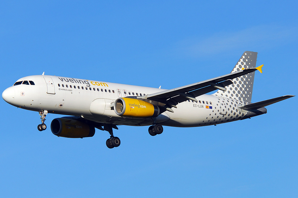 EC-LUN Airbus A320-232 16.12.2013