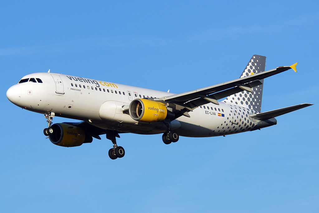 EC-LVA Airbus A320-214 20.12.2015