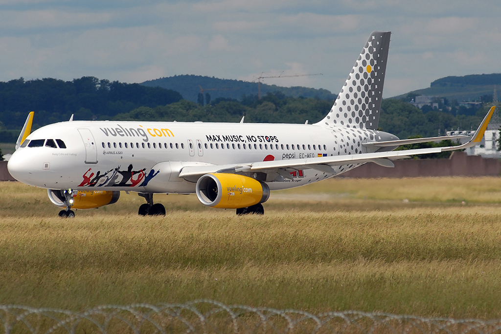 EC-MEQ Airbus A320-232 13.06.2015