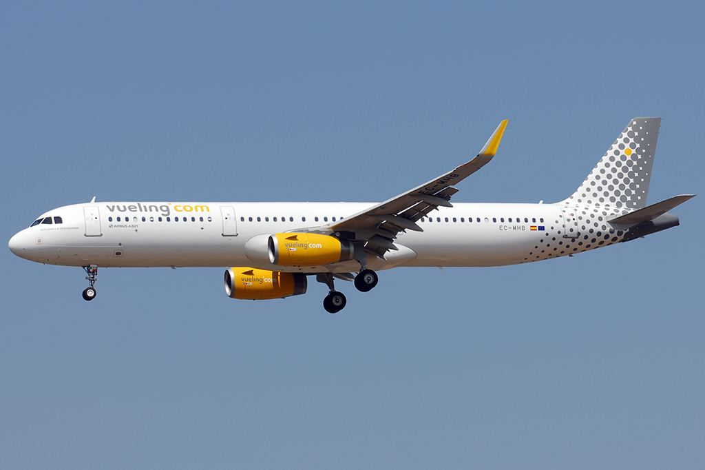 EC-MHB Airbus A321-231 09.08.2015