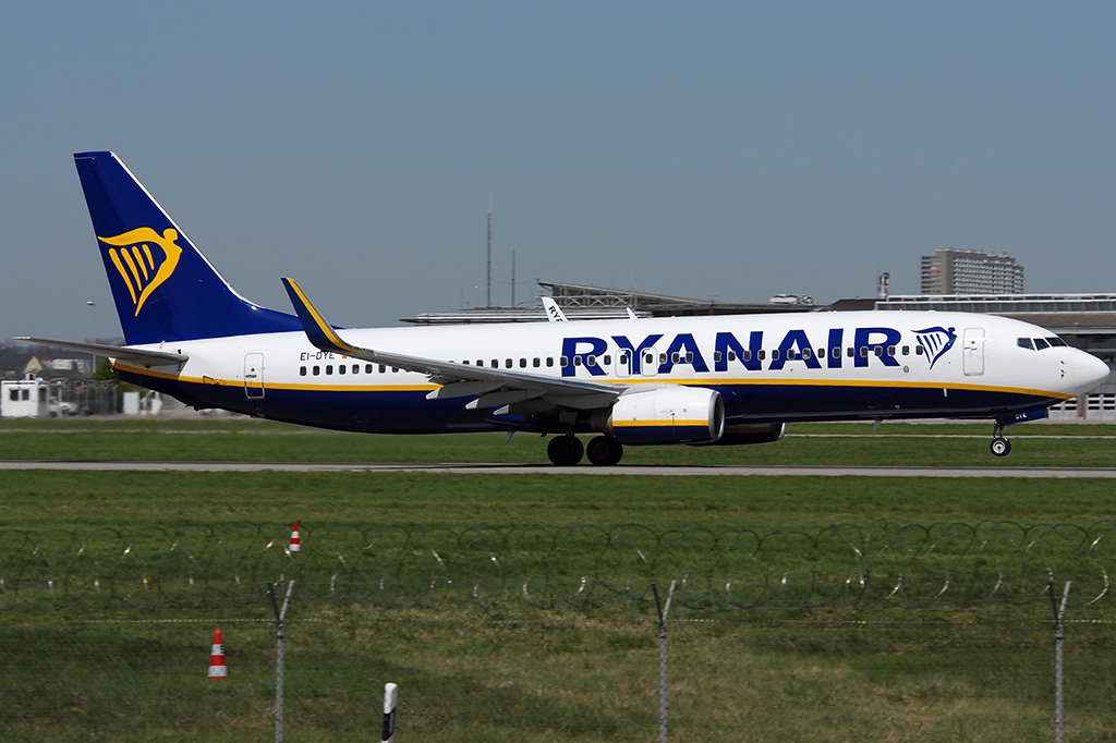 EI-DYE Boeing 737-8AS 21.04.2019