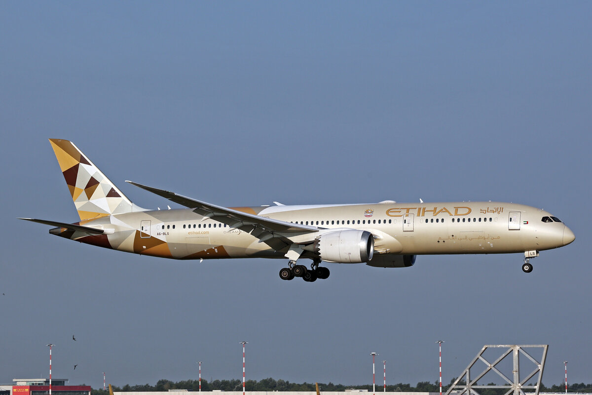 Etihad Airways, A6-BLS, Boeing 787-9, msn: 39664/643, 05.Juli 2024, MXP Milano Malpensa, Italy.
