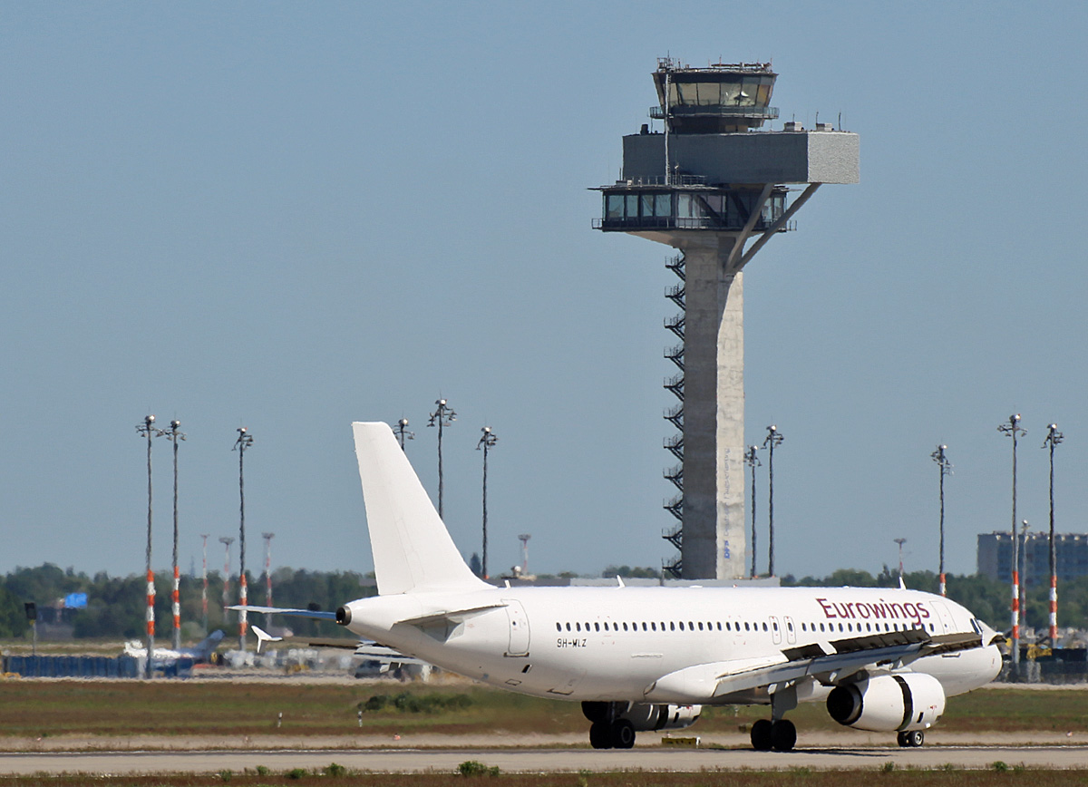 Eurowings( Avion Express Malta), Airbus A 320-232, 9H-MLZ, BER, 12.05.2024