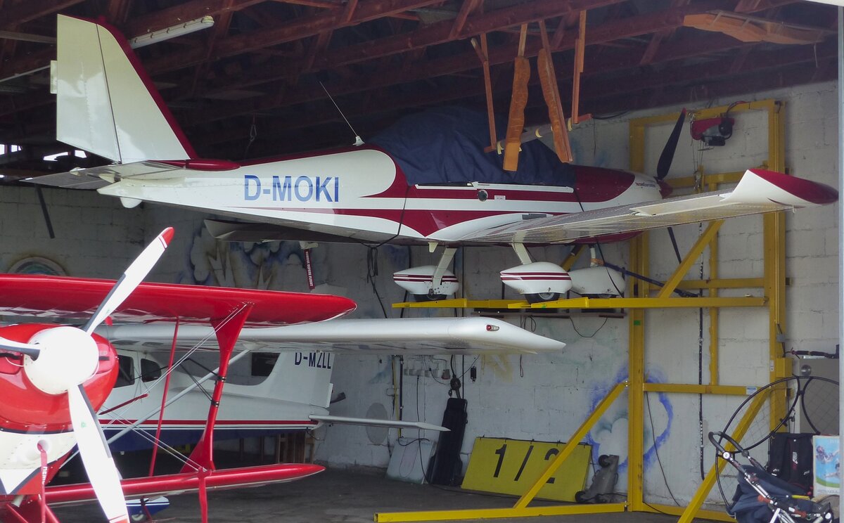 Evektor EV 97 EuroStar, D-MOKI im Hangar von Coburg-Steinrücken (EDQY) am 20.7.2024