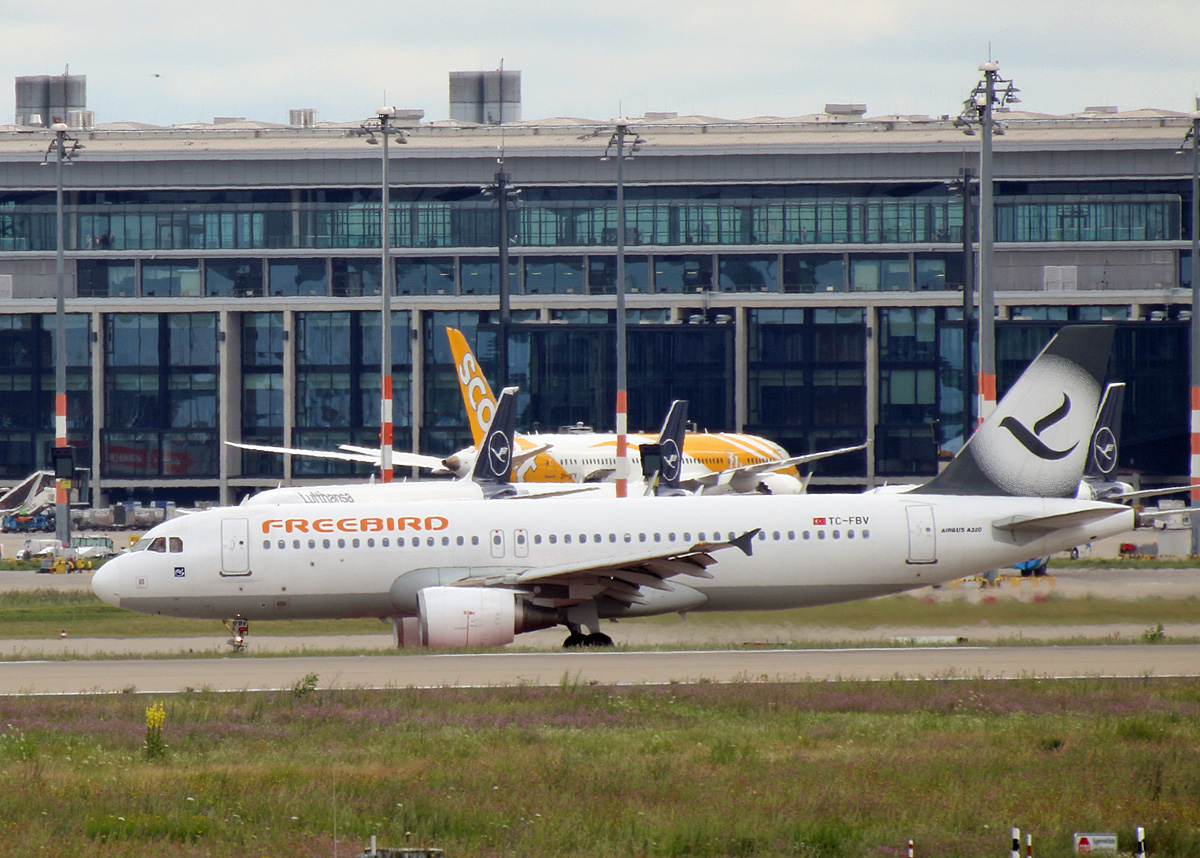 Freebird, Airbus A 320-214, TC-FBV, BER, 13.07.2024