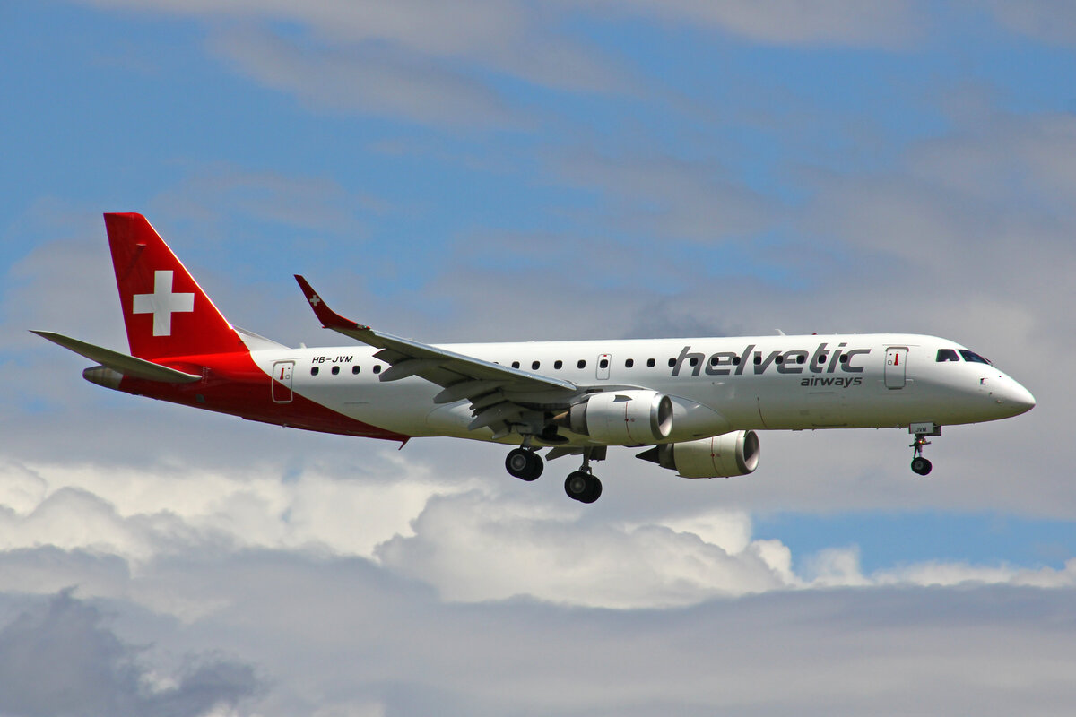 Самолет embraer 190 фото