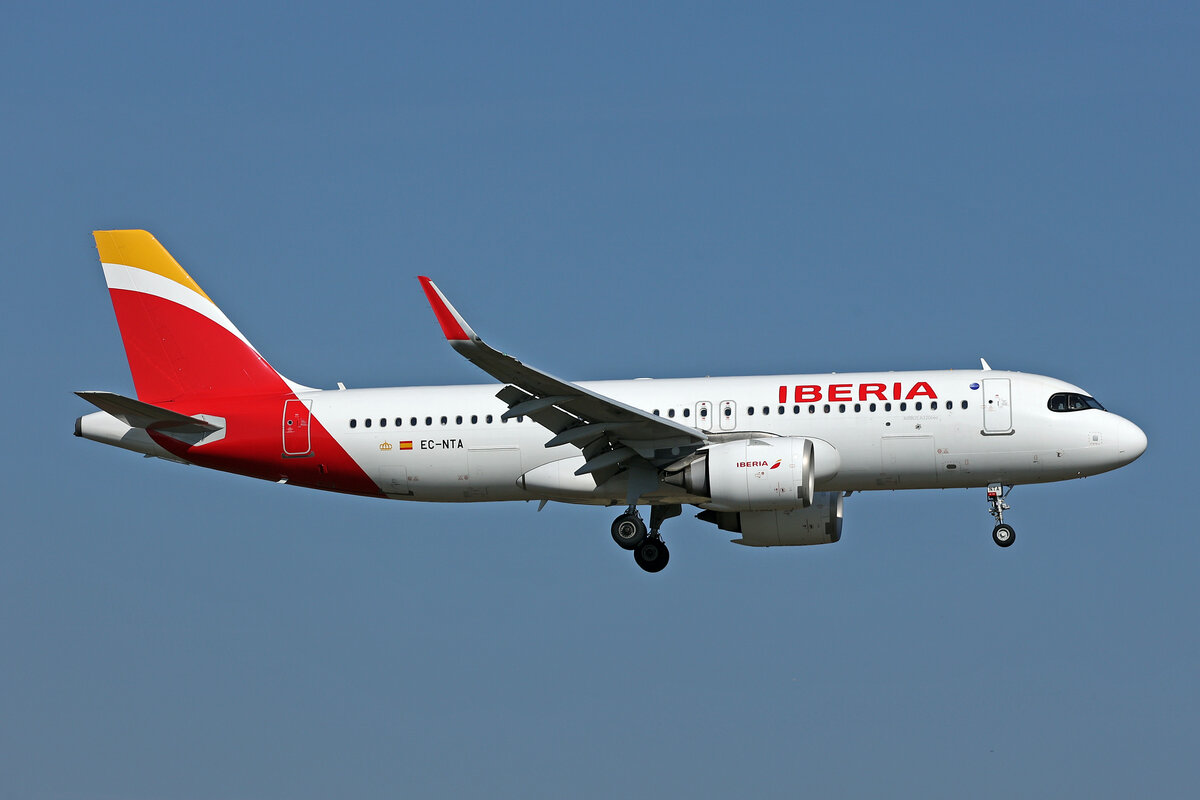 Iberia, EC-NTA, Airbus A320-251N, msn: 10696,  Castillo De Loarre , 04.März 2025, ZRH Zürich, Switzerland.