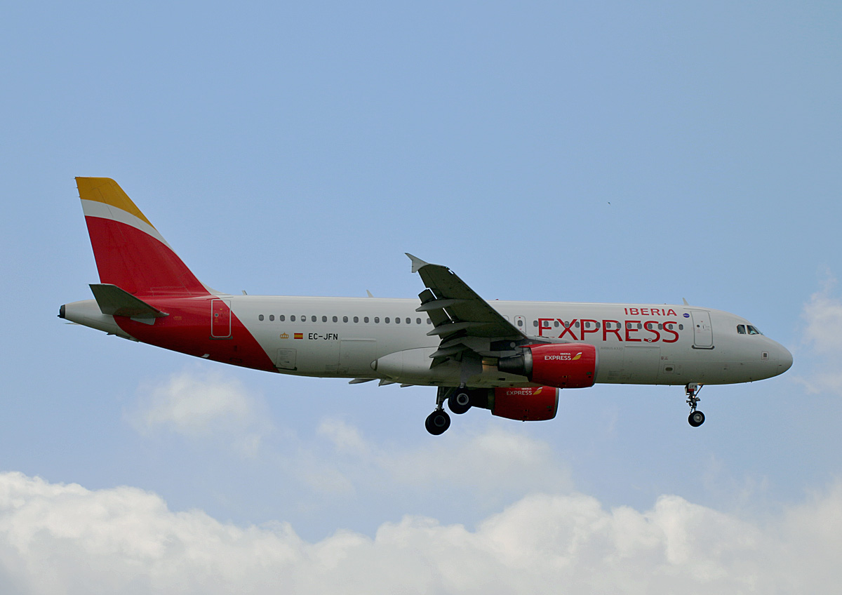 Iberia Express, Airbus A 320-214, EC-JFN, BER, 23.06.2024