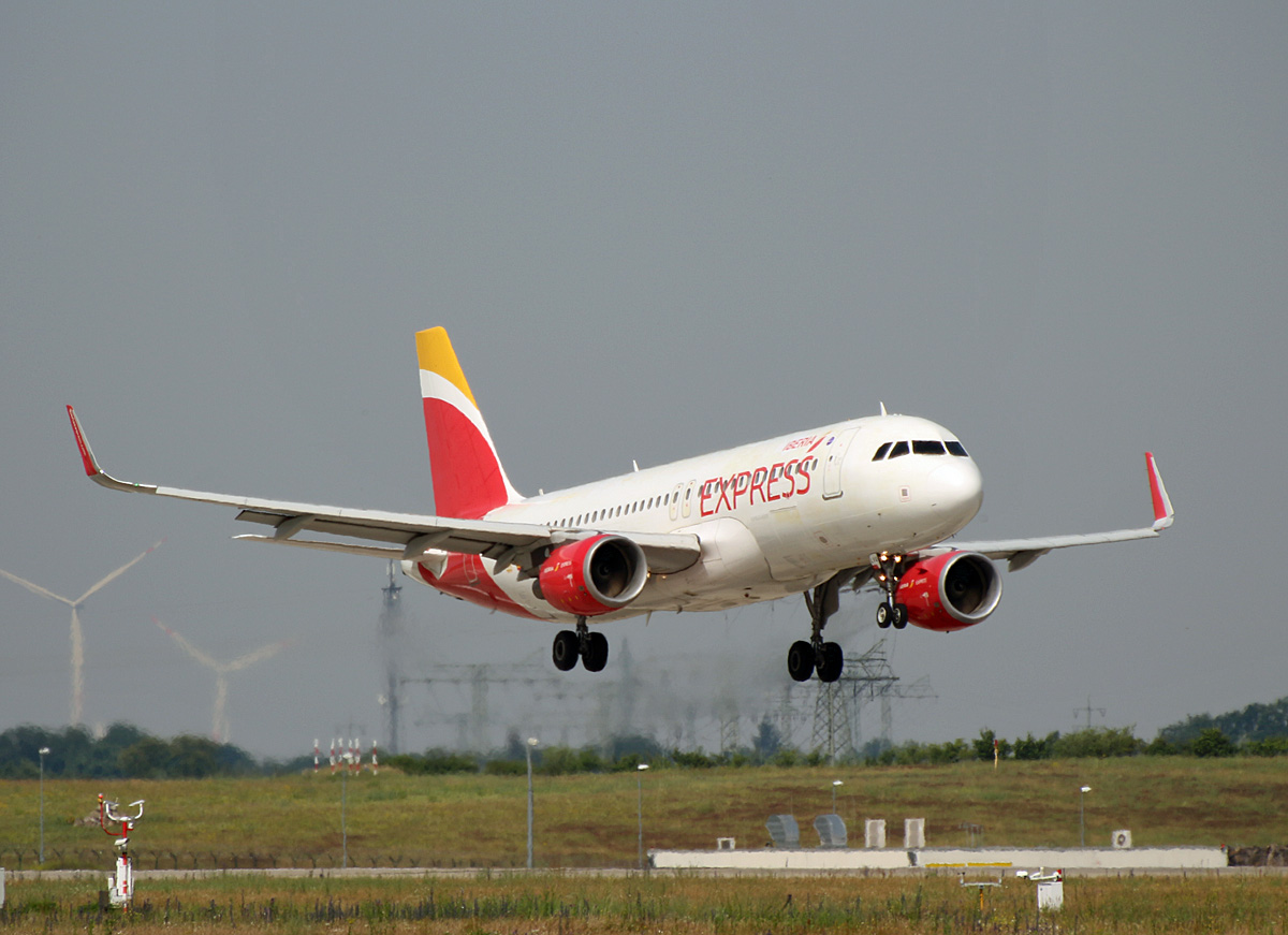 Iberia Express, Airbus A 320-216, EC-LVQ, BER, 21.06.2024