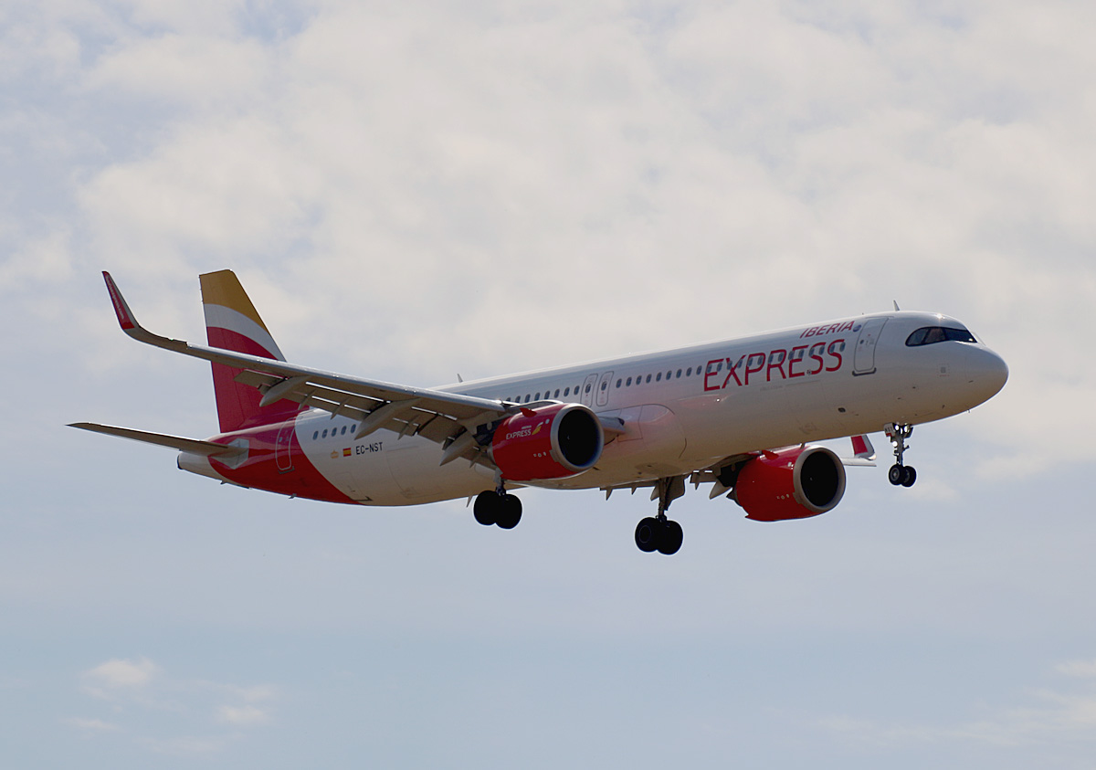 Iberia Express, Airbus A 321-251NX, EC-NST, BER, 14.07.2024