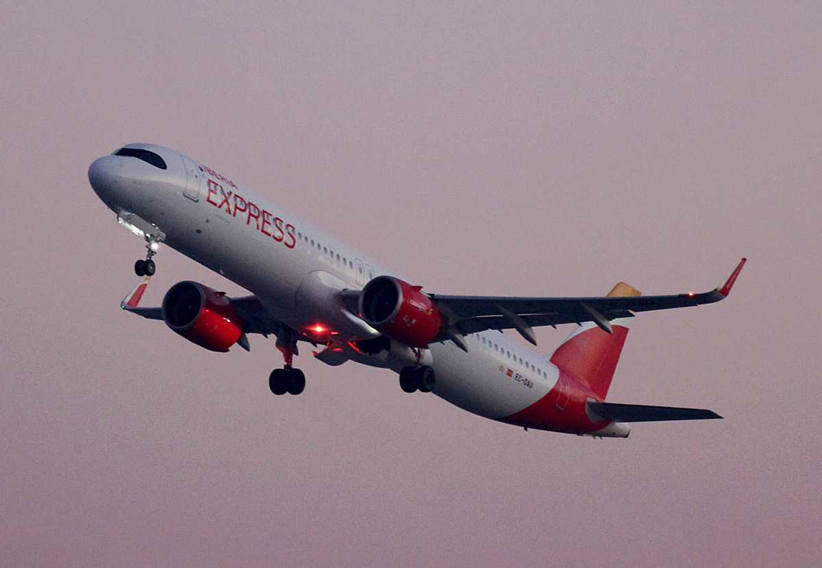 Iberia Express, Airbus A 321-271NX, EC-OAU, BER, 01.12.2024