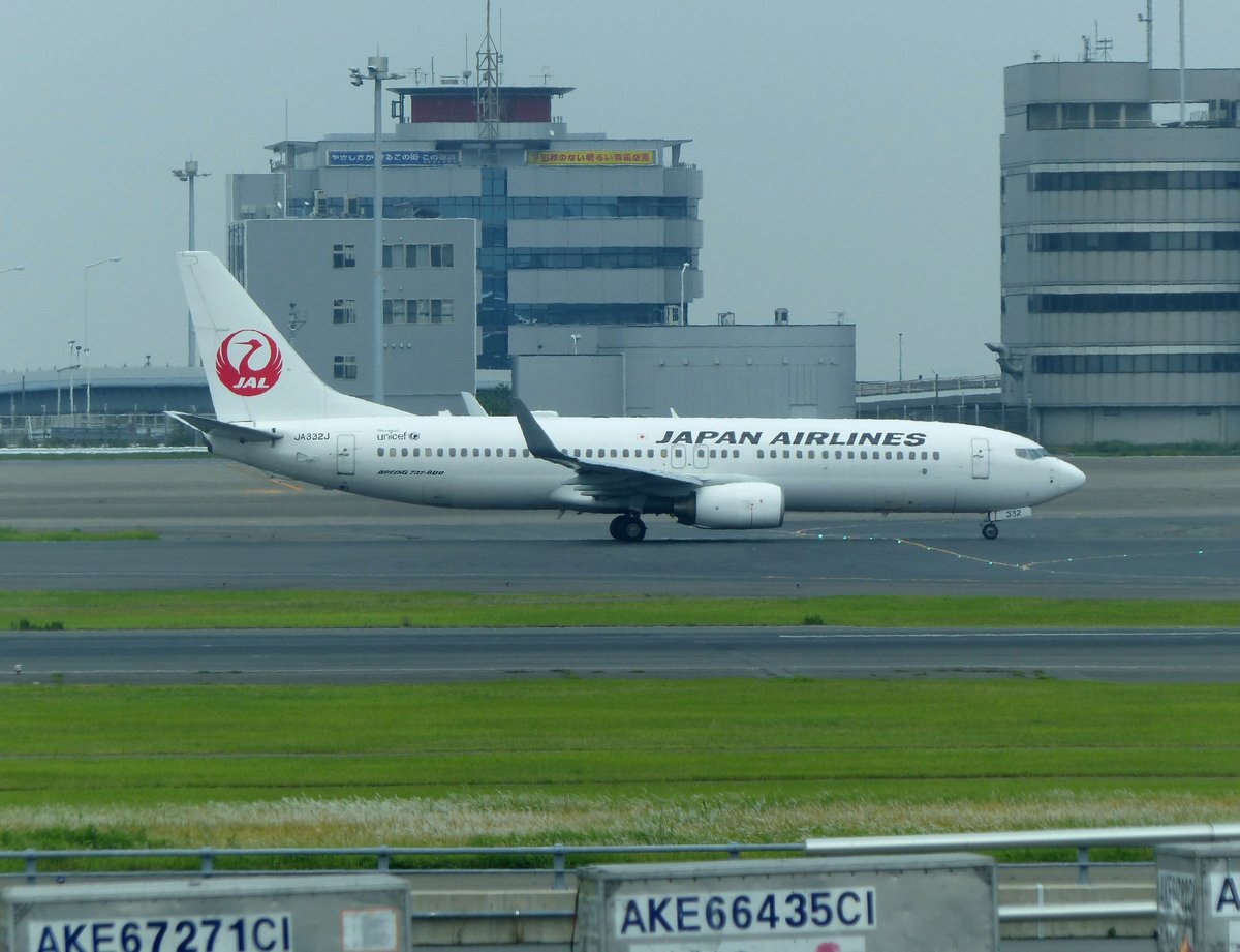 Japan Airlines (JAL), JA332J, Boeing 737-800, Tokyo-Haneda Airport (HND ...