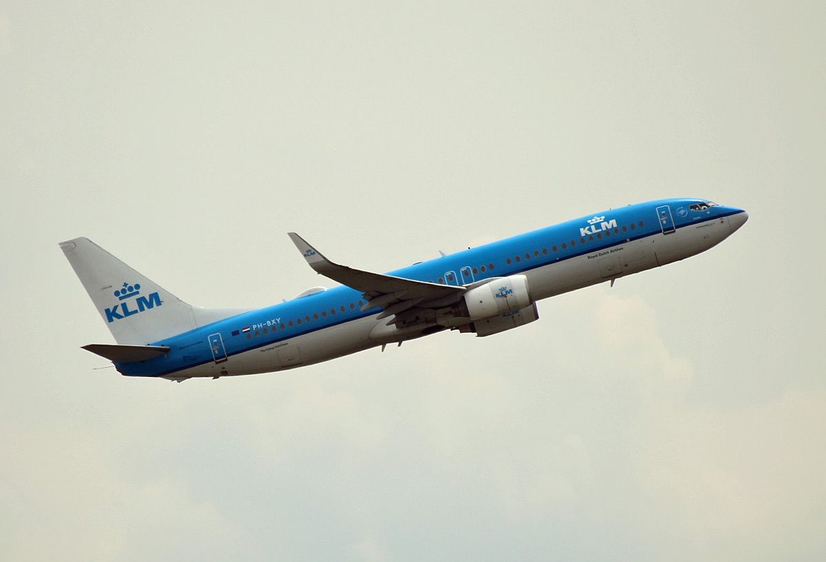 KLM, Boeing B 737-8K2, PH-BXY, BER, 27.05.2024