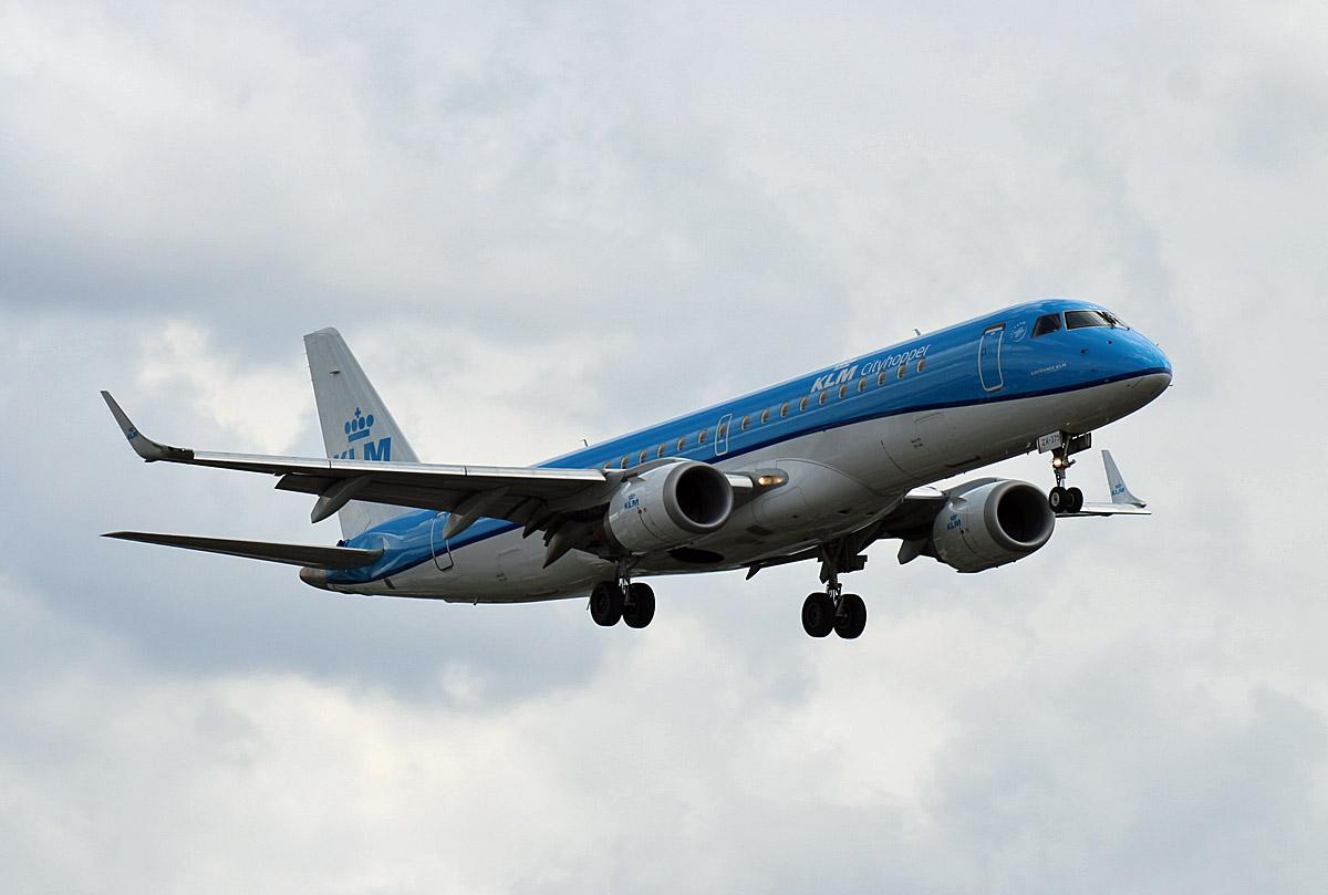 KLM-Cityhopper, ERJ-190-100STD,PH-EZR TXL, 10.08.2019