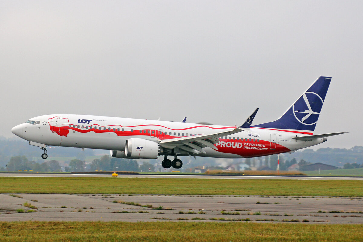  LOT Polish Airlines, SP-LVD, Boeing 737-8MAX, msn: 64069/7013, 100years of Independence livery, 16.Oktober 2021, ZRH Zürich, Switzerland.