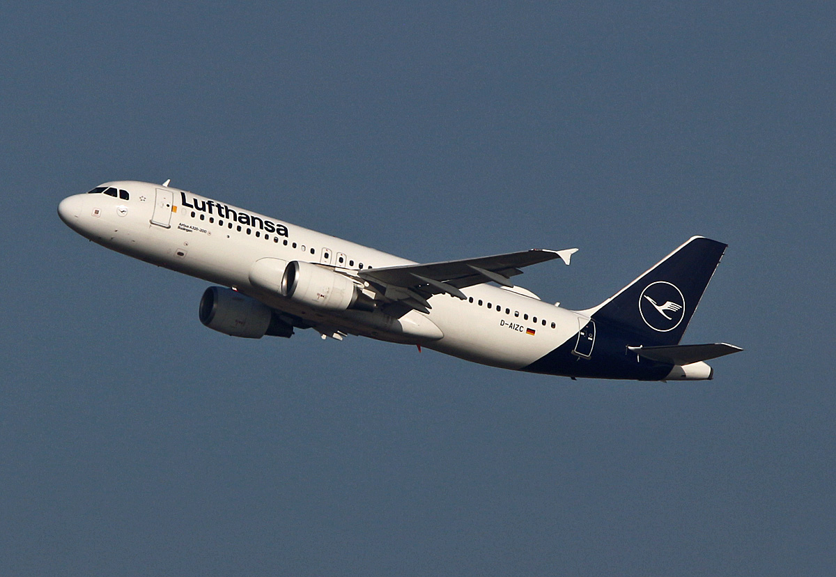 Lufthansa, Airbus A 320-214, D-AIZC  Bdingen  BER, 27.10.2024