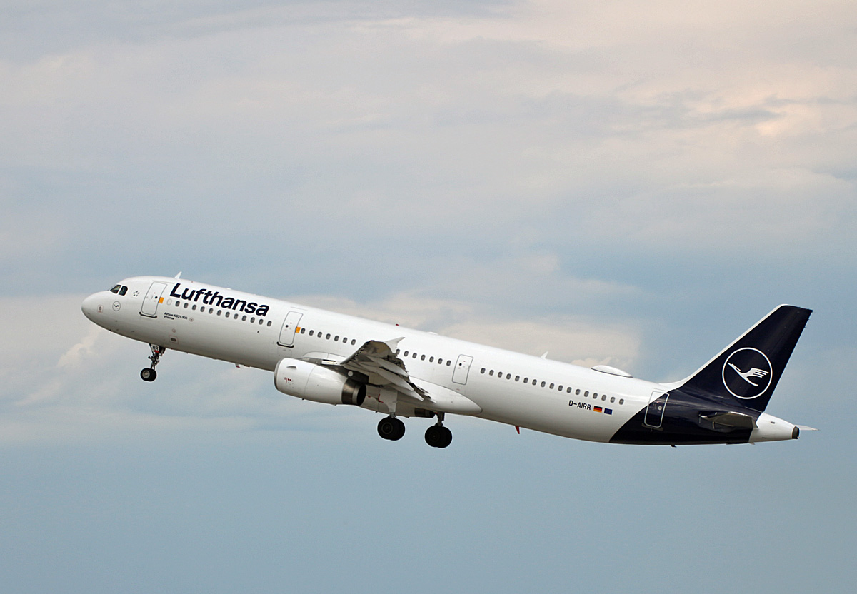 Lufthansa, Airbus A 321-131, D-AIRR  Wismar , BER, 27.05.2024