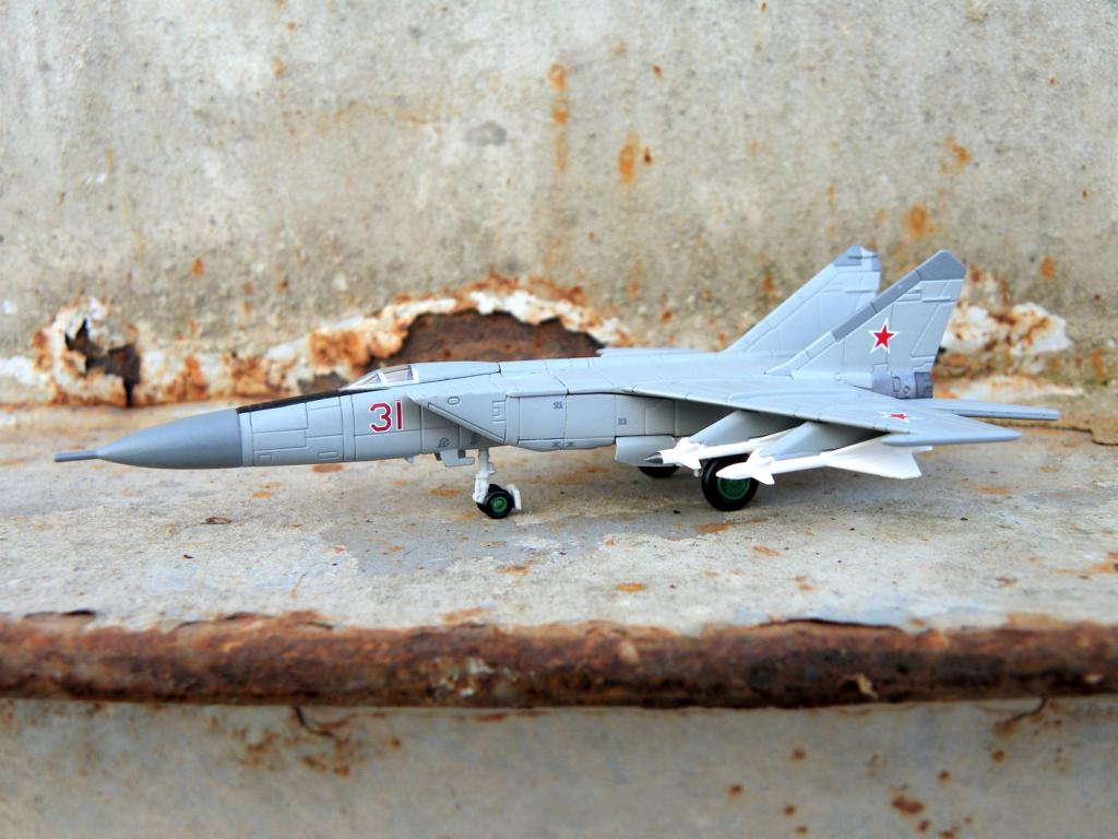 Mikojan-Gurewitsch MiG-25P von Herpa in 1:200