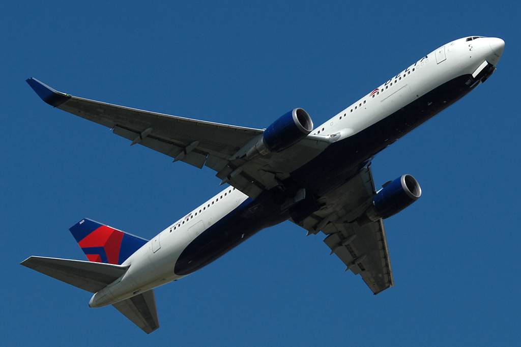 N169DZ Boeing 767-332(ER) 05.05.2016