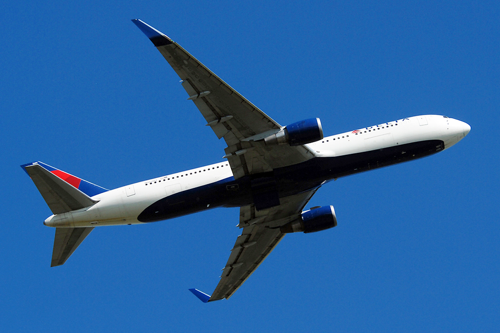 N169DZ Boeing 767-332(ER) 05.05.2016