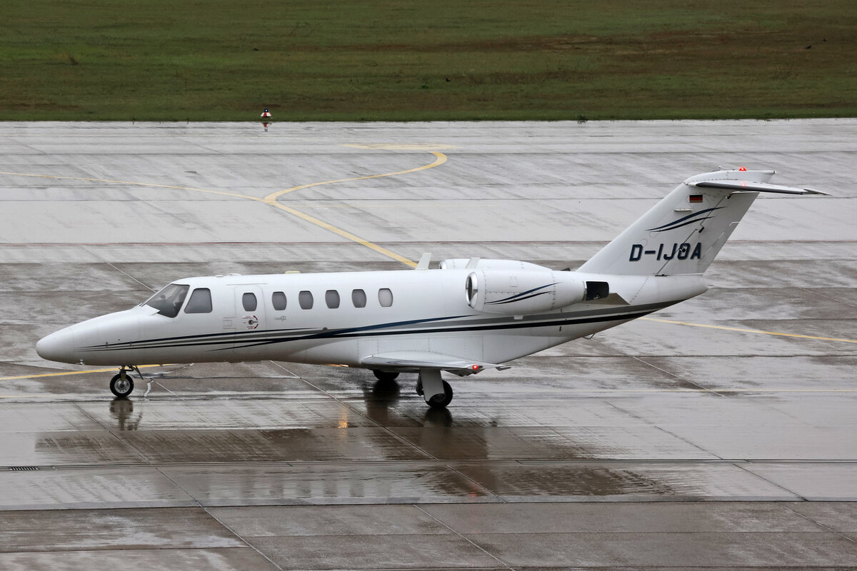 OHL Air Charterflug, D-IJOA, Cessna 525A Citation Jet2, msn: 525A-0034, 14.Oktober 2024, NUE Nürnberg, Germany.