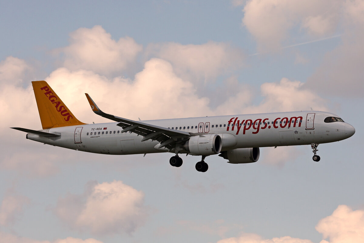 Pegasus Airlines, TC-RDA, Airbus A321-251NX, msn: 10987,  Elay , 13.Juni 2024, ZRH Zürich, Switzerland.