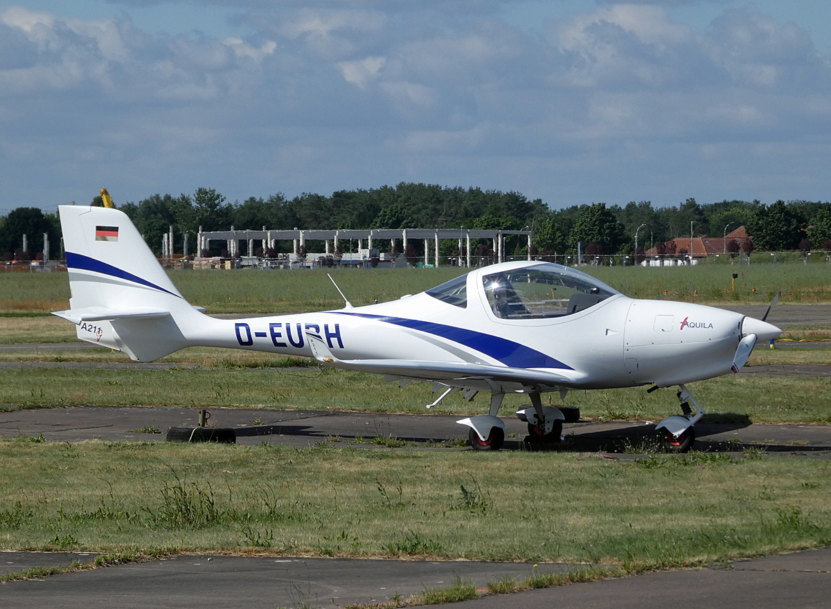 Private Aquila A-211, D-EUBH, Flugplatz Strausberg, 09.06.2024