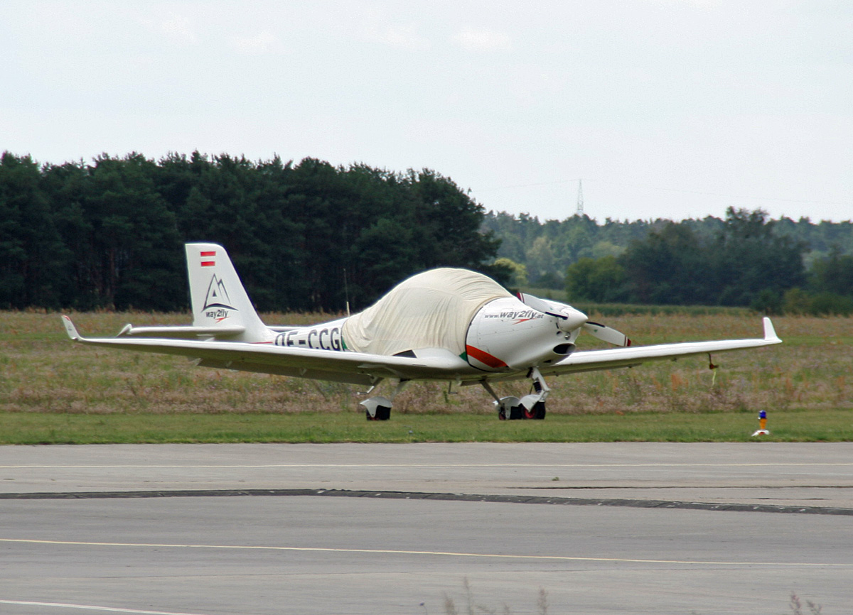 Private Aquila A-211, OE-CCG, Flugplatz Strausberg, 10.08.2024