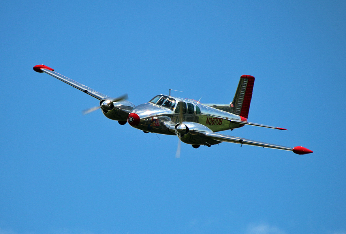 Private Beechcraft B-50 Twin Bonanza, N3670B, Flugplatz Bienenfarm, 06.07.2024