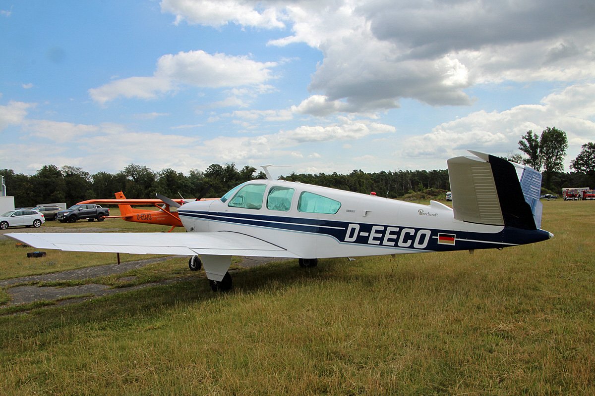 Private Beechcraft V-35 Bonanza, D-EECO, Flugplatz bienenfarm, 05.07.2024