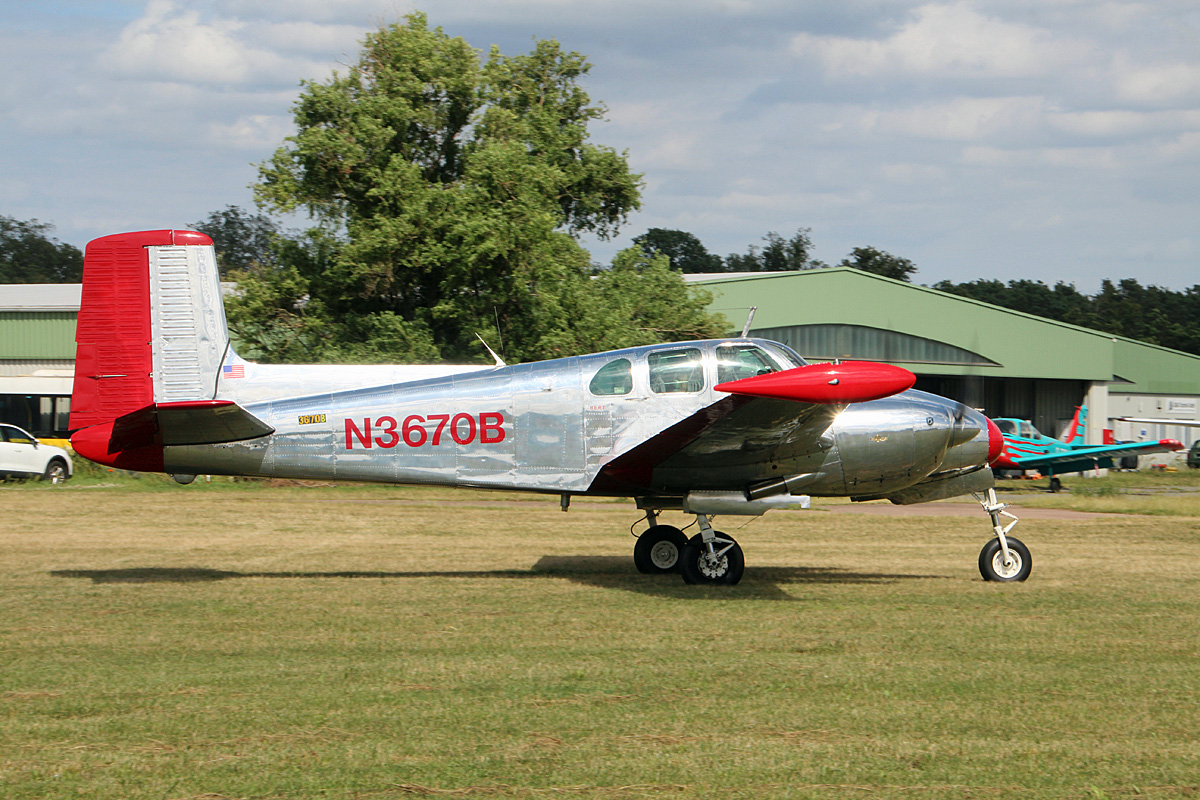 Private Beechraft B-50 Twin Bonanza, N3670B, Flugplatz Bienefarm, 05.07.2024