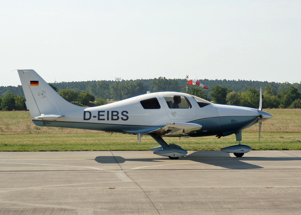 Private Columbia 350, D-EIBS, Flugplatz Strausberg, 01.08.2024