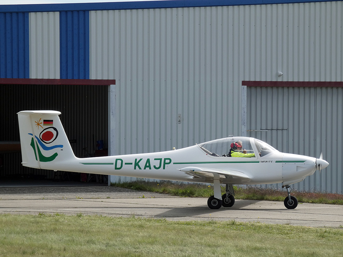 Private Valentin Taifun 17E III, D-KAJP, Flugplatz Strausberg, 28.04.2024