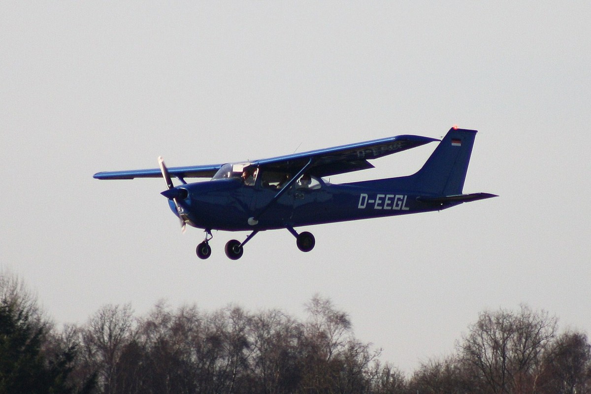 Private,D-EEGL,Reims F172L Skyhawk,31.12.2013,HAM-EDDH,Hamburg,Germany