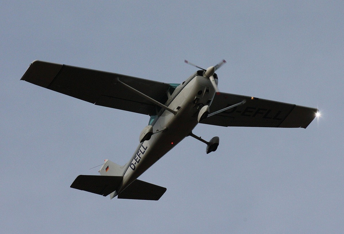 Private,D-EFLL,Cessna 172P Skyhawk II,04.01.2014,HAM-EDDH,Hamburg,Germany