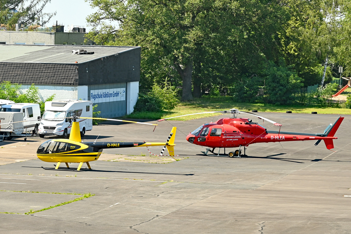 R 44 D-HALE und AS 355 D-HLEA vor der Air Lloydhalle in EDKB - 29.07.2024