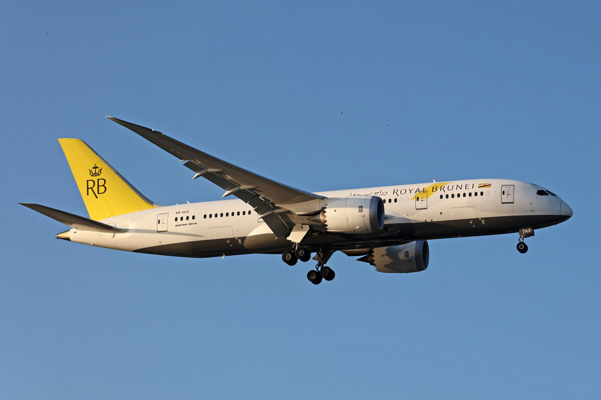 Royal Brunei Airlines, V8-DLE, Boeing 787-8, msn: 34791/660, 05.Juli 2023, LHR London Heathrow, United Kingdom.