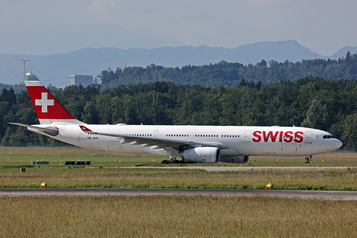 SWISS International Air Lines, HB-JHH, Airbus A330-343X, msn: 1145,  Neuchâtel , 13.Juni 2024, ZRH Zürich, Switzerland.