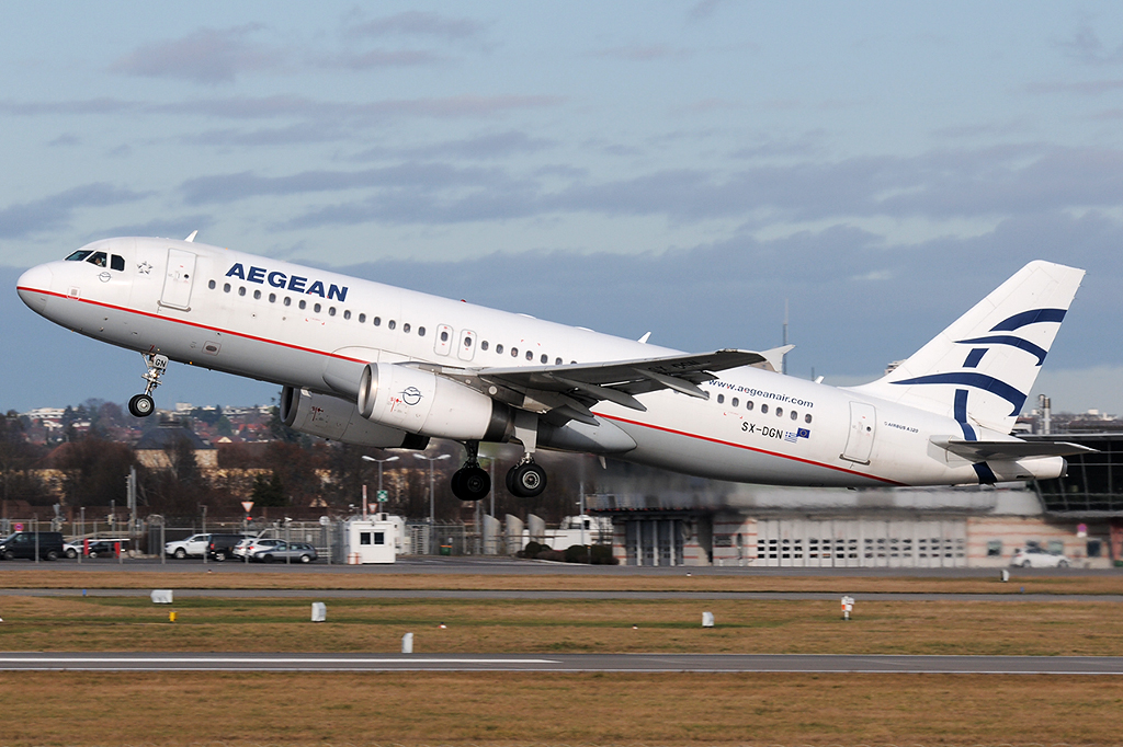 SX-DGN Airbus A320-232 21.12.2019