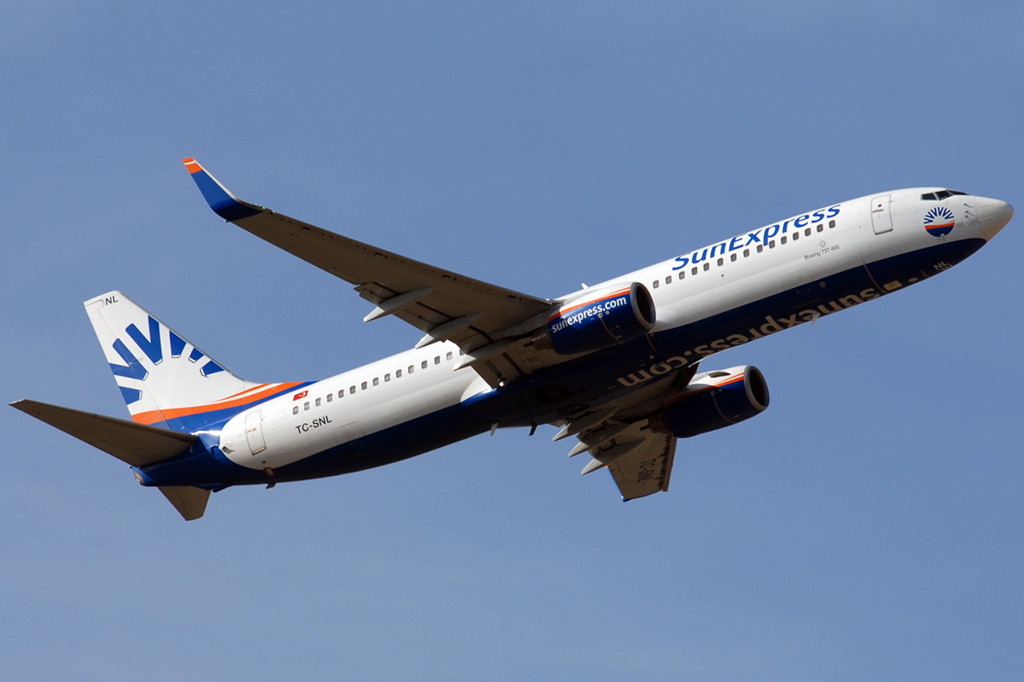 TC-SNL Boeing 737-86N 08.03.2015