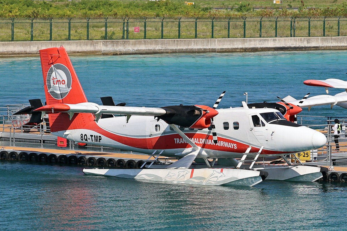 Trans Maldivian Airways, 8Q-TMP, De Havilland Canada DHC-6-300 Twin Otter, msn: 652, 08.Dezember 2024, MLE Malé, Maldives.