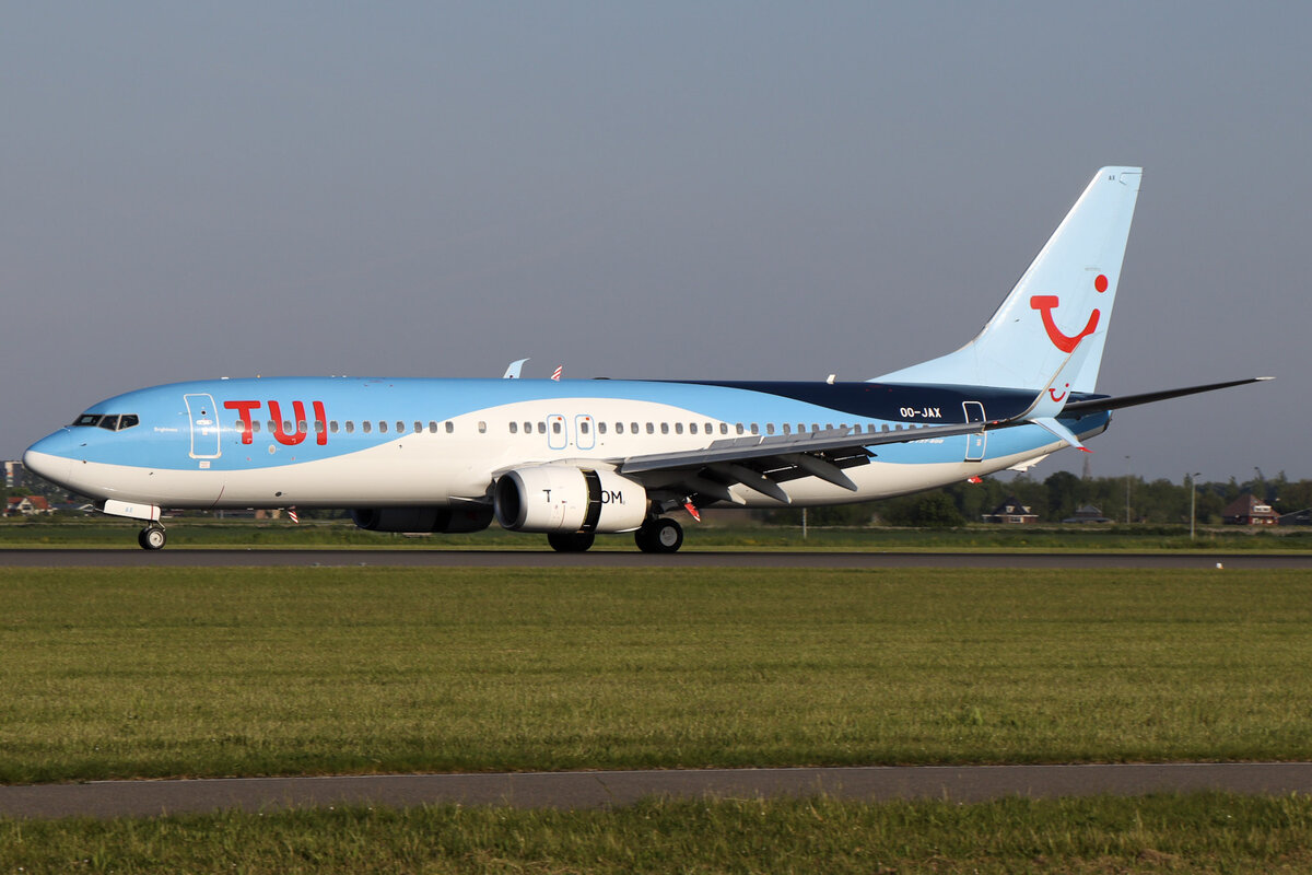 TUI Airlines Belgium Boeing 737-800 OO-JAX in Amsterdam am 12.05.2024