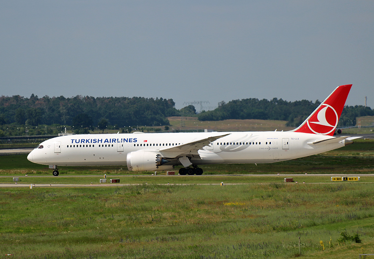 Turkish Airlines, Boeing B 787-9 Dreamliner, TC-LLV, BER, 23.06.2024